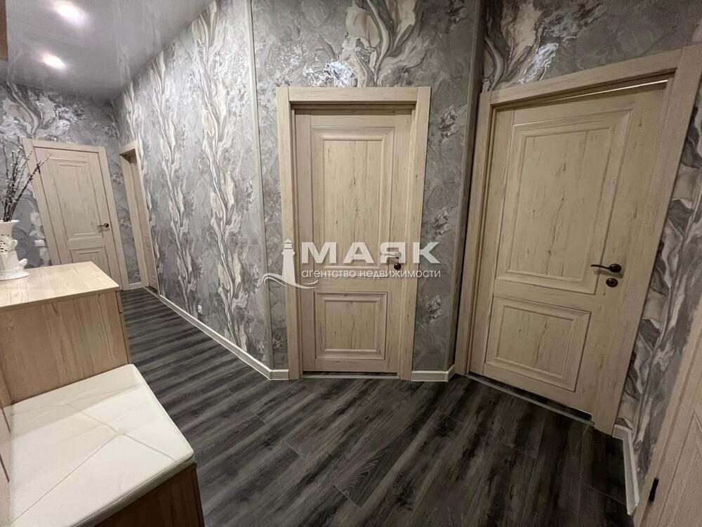 2-к. квартира 72 кв.м, 1/14