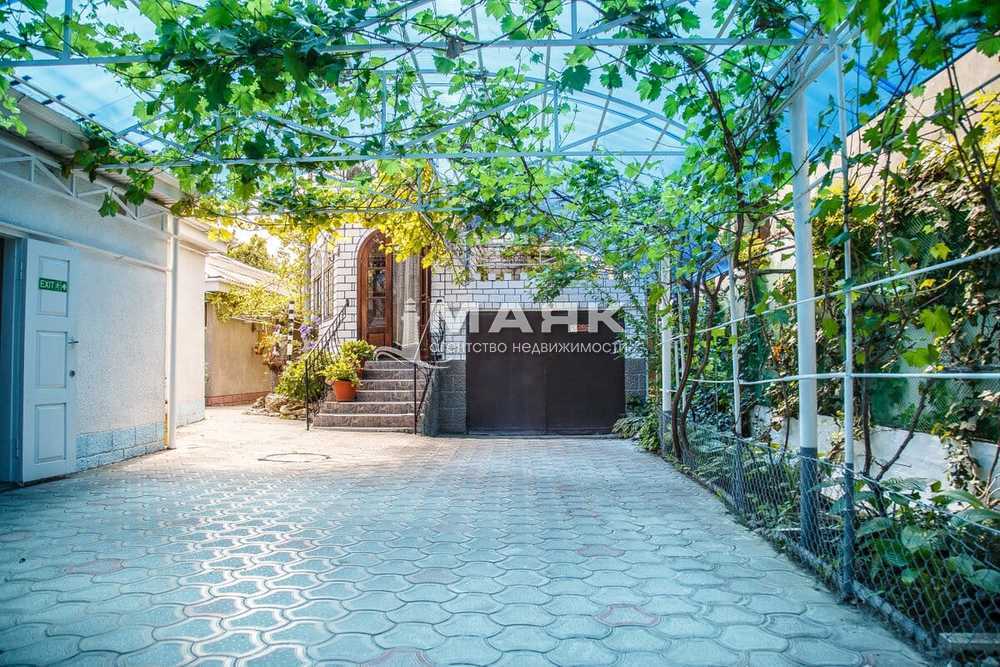 Дом 211 кв.м на участке 7 сот