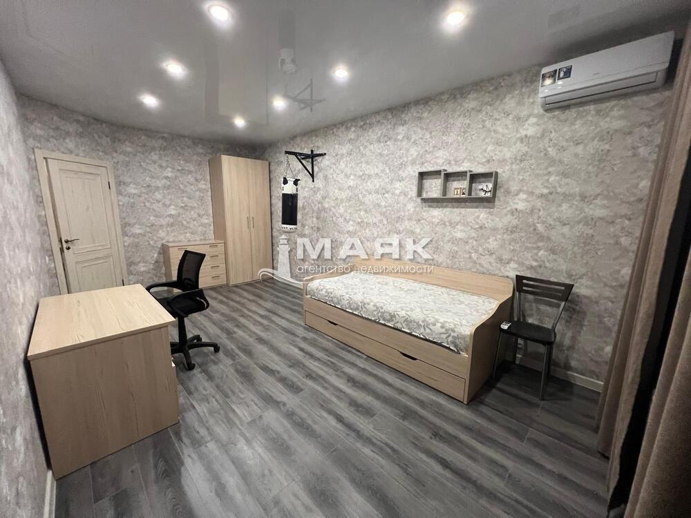 2-к. квартира 72 кв.м, 1/14