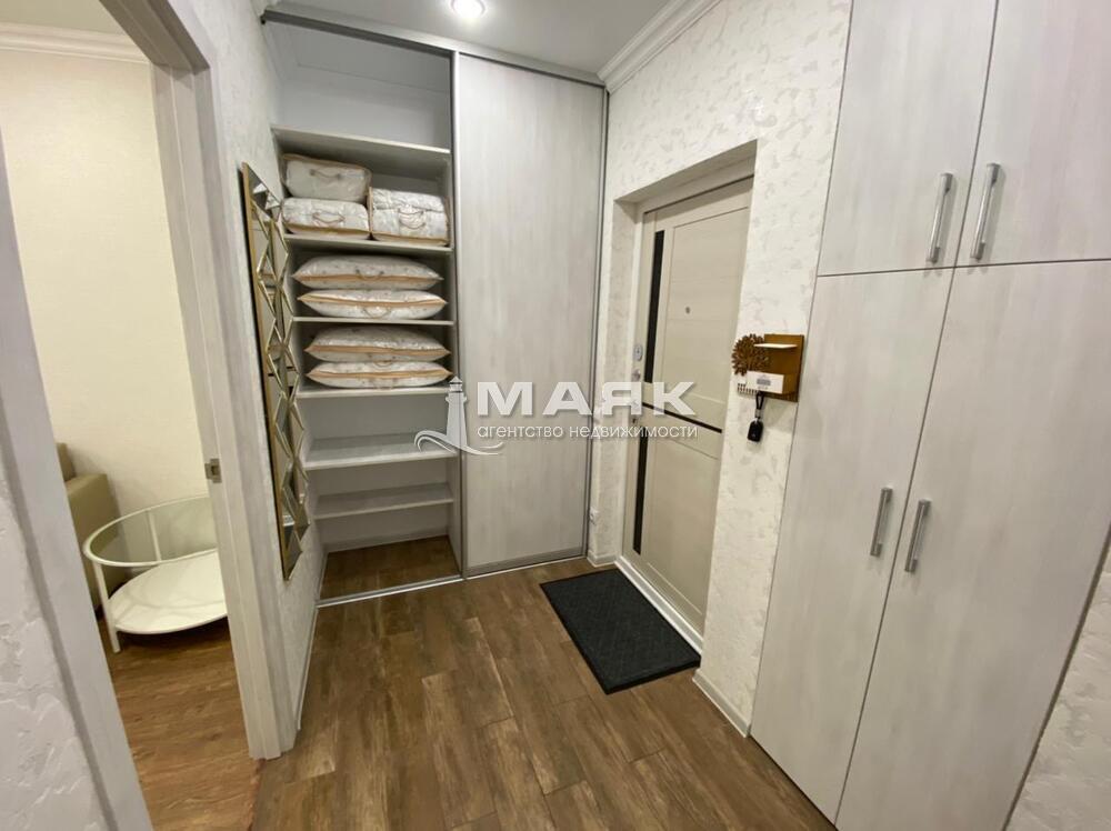 1-к. квартира 35 кв.м, 1/8