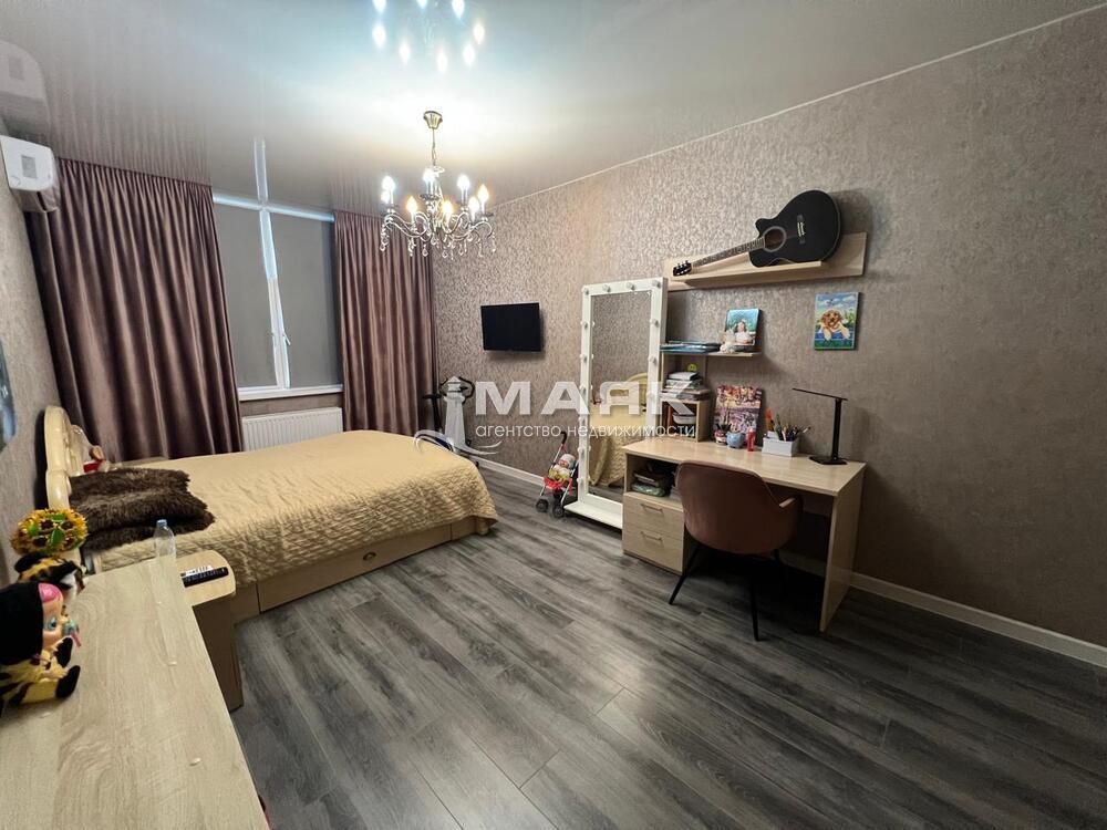 2-к. квартира 72 кв.м, 1/14