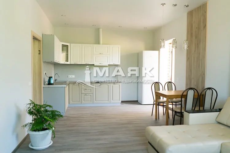 2-к. квартира 53 кв.м, 2/2