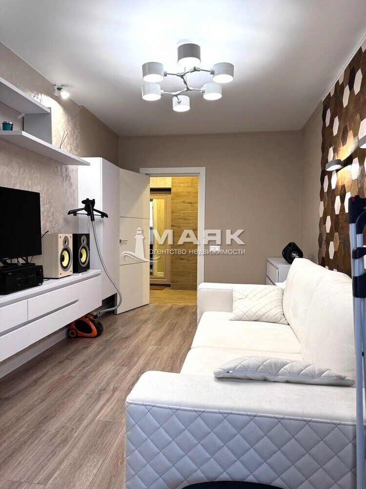2-к. квартира 59.6 кв.м, 13/13