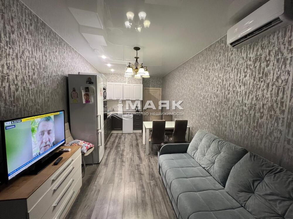 2-к. квартира 72 кв.м, 1/14