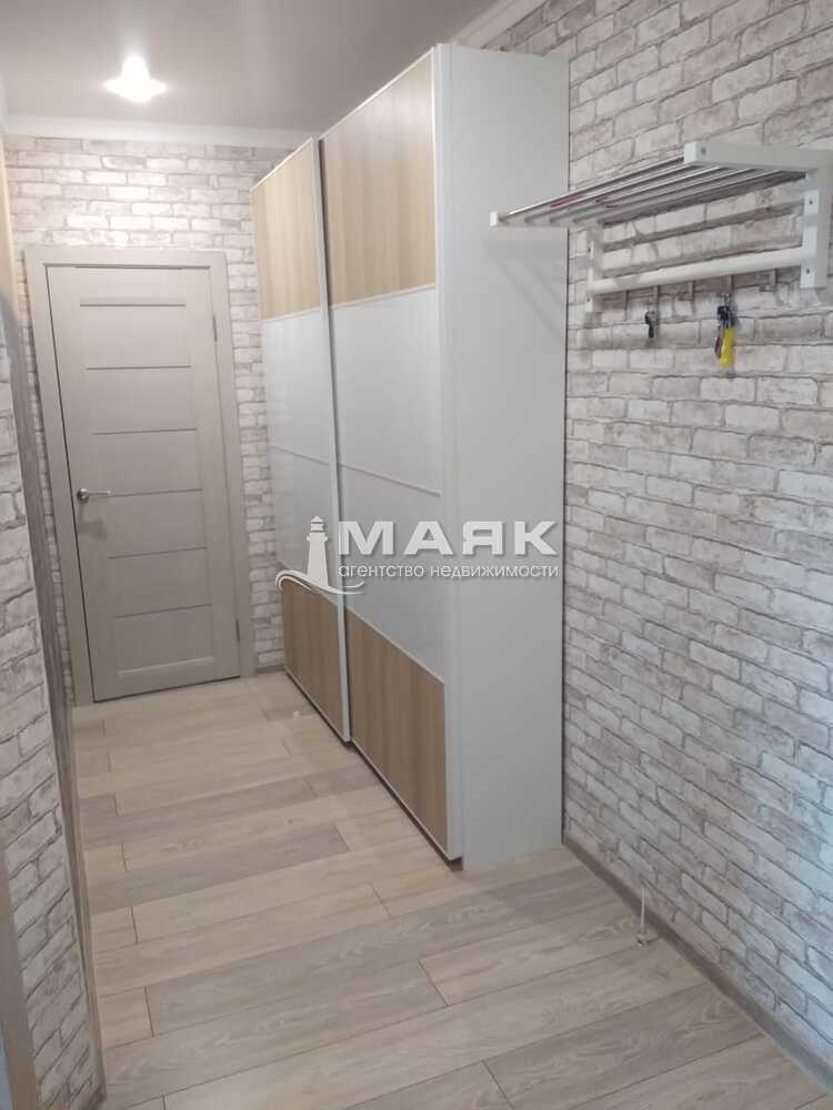 2-к. квартира 64 кв.м, 8/18