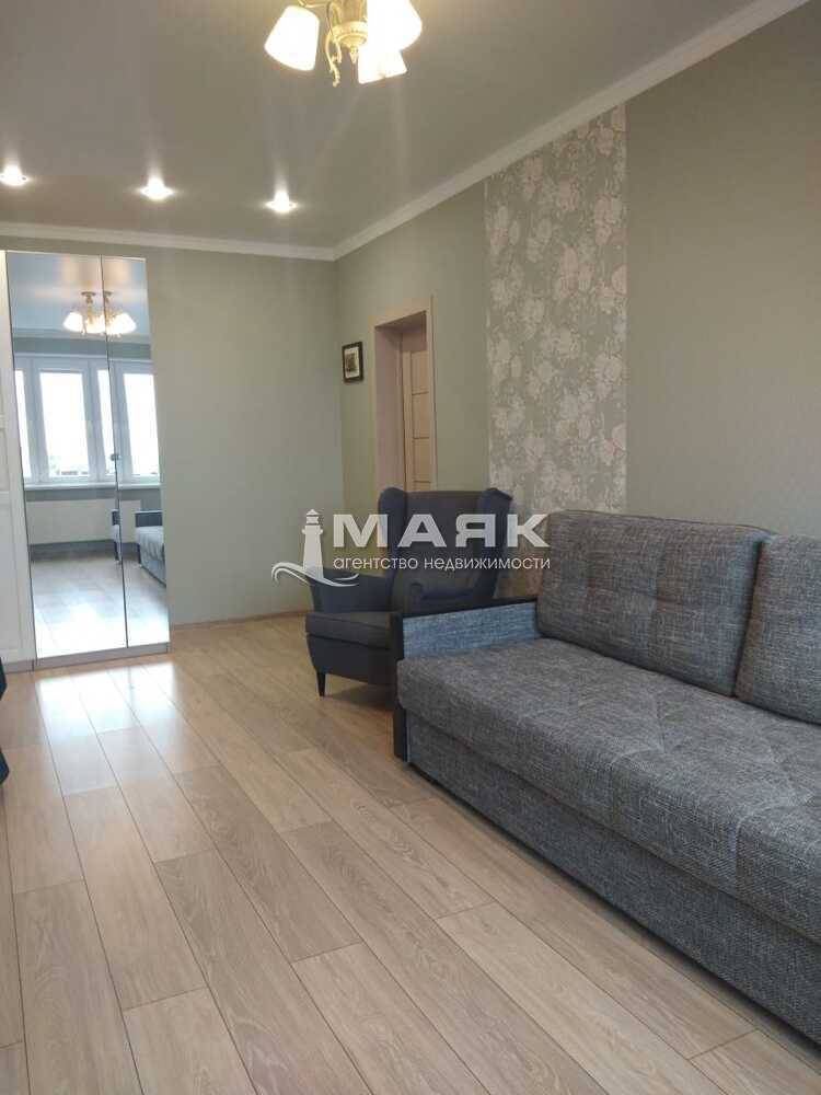 2-к. квартира 64 кв.м, 8/18