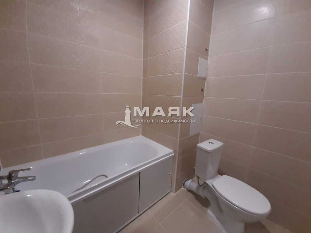 1-к. квартира 42 кв.м, 8/14